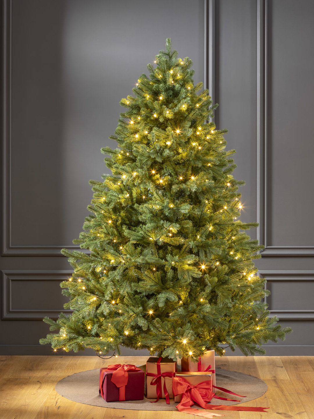 Künstlicher Weihnachtsbaum 240 cm "Finnland" (mit LED Lichterkette)