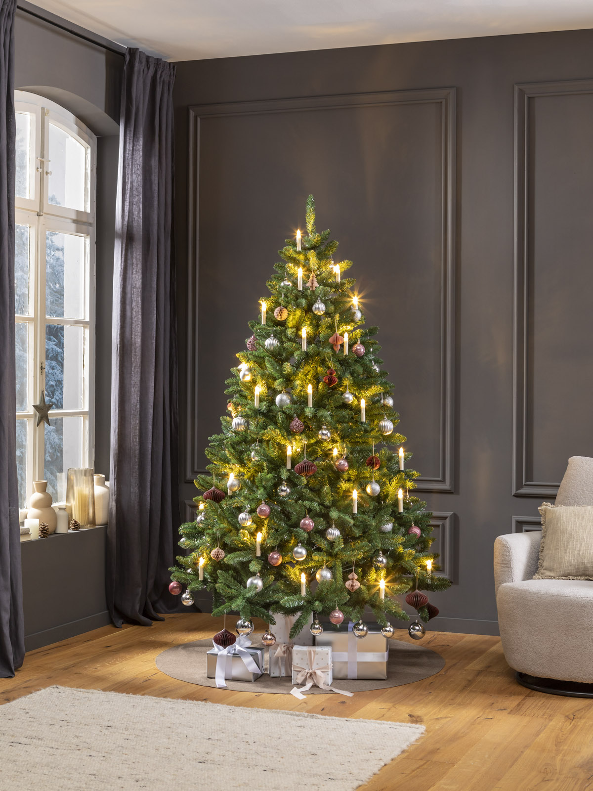 Künstlicher Weihnachtsbaum 240 cm "Lappland" (mit LED Kerzen)