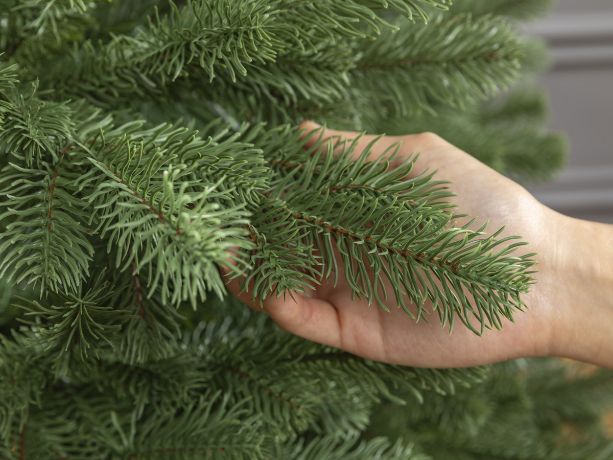 Künstlicher Weihnachtsbaum 240 cm "Finnland" (mit LED Lichterkette)
