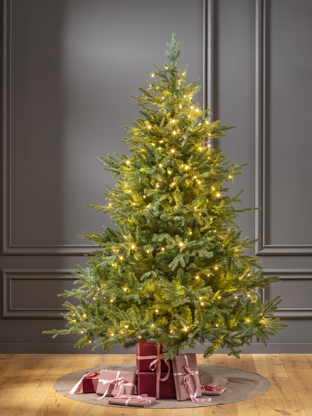 Künstlicher Weihnachtsbaum 240 cm "Grönland" (mit LED Lichterkette)