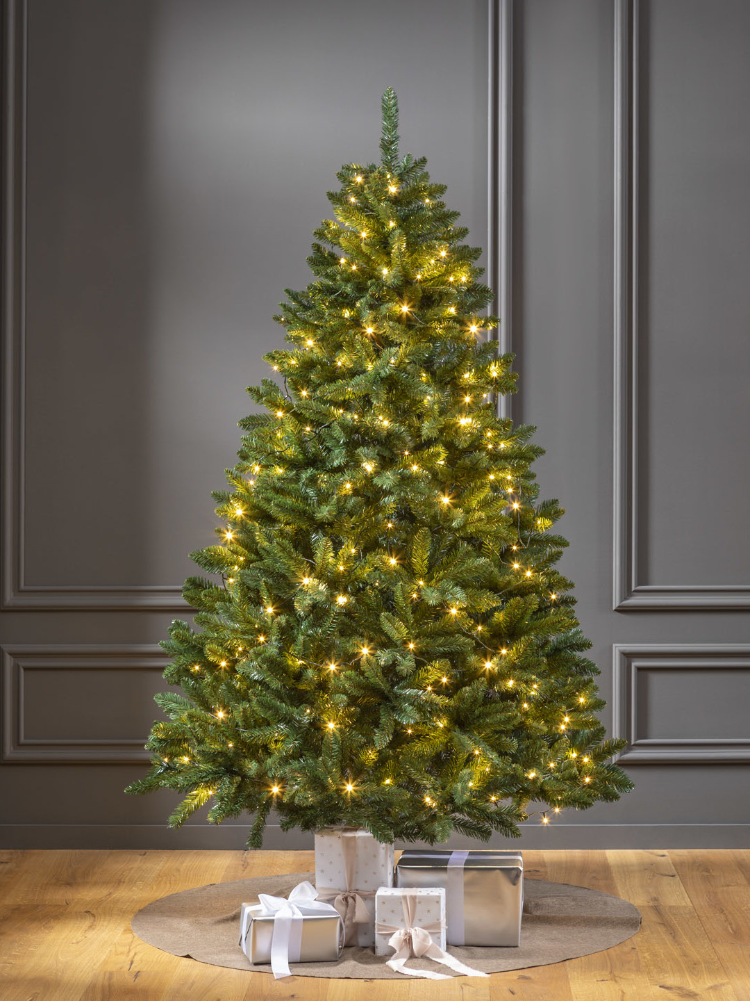 Künstlicher Weihnachtsbaum 240 cm "Lappland" (mit LED Lichterkette)