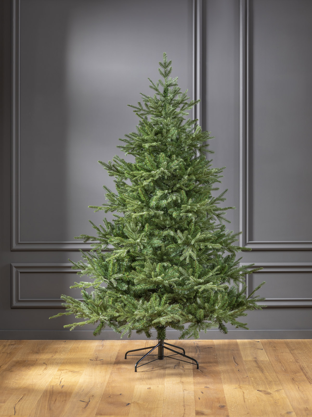 Künstlicher Weihnachtsbaum "Grönland" (240 cm mit LED Lichterkette)