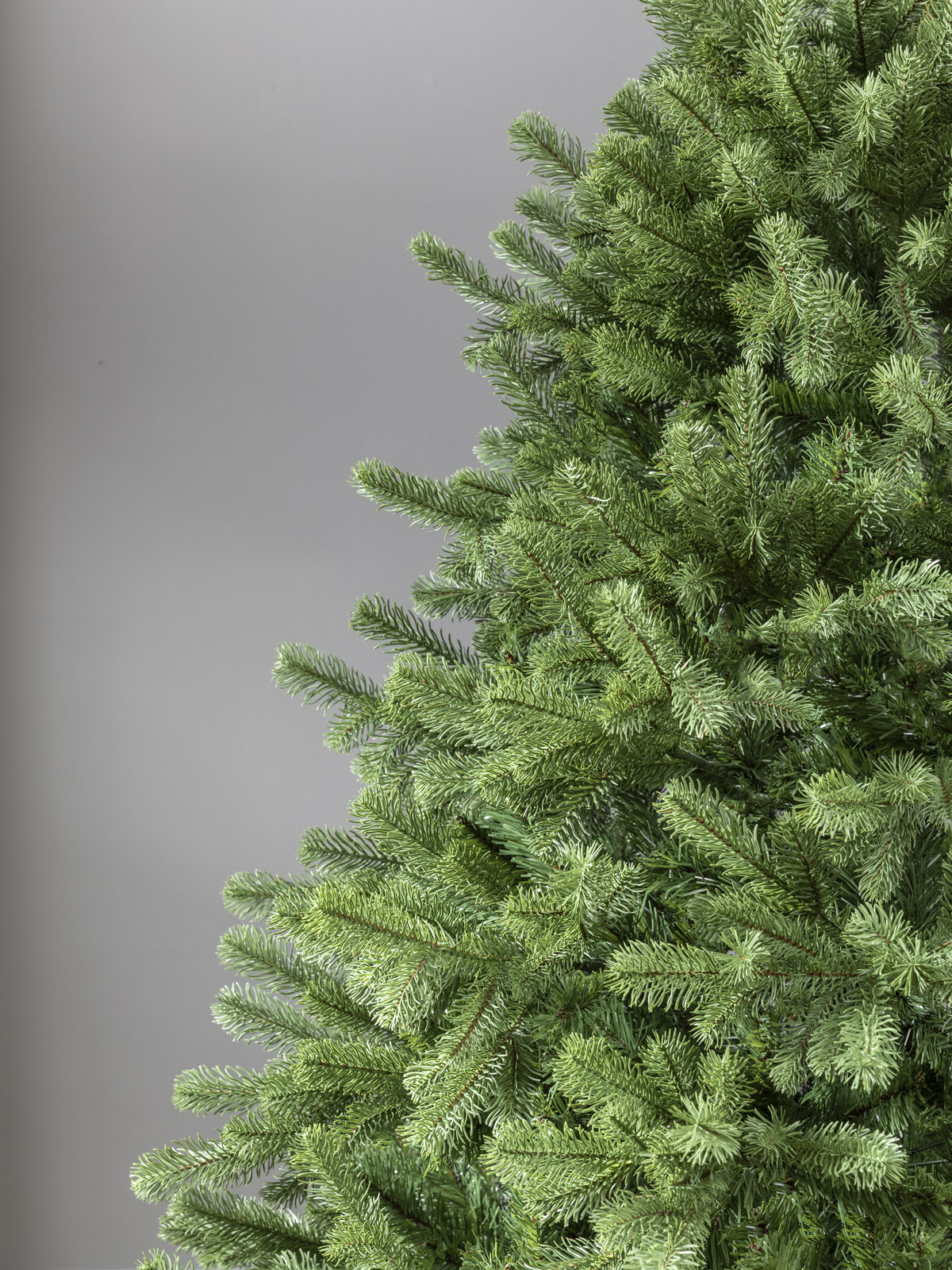 Künstlicher Weihnachtsbaum "Finnland" (240 cm mit LED Lichterkette)