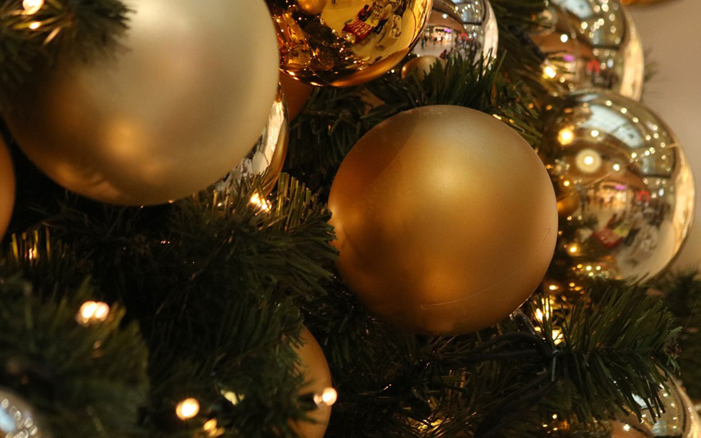 kuenstlicher_weihnachtsbaum-schmuck